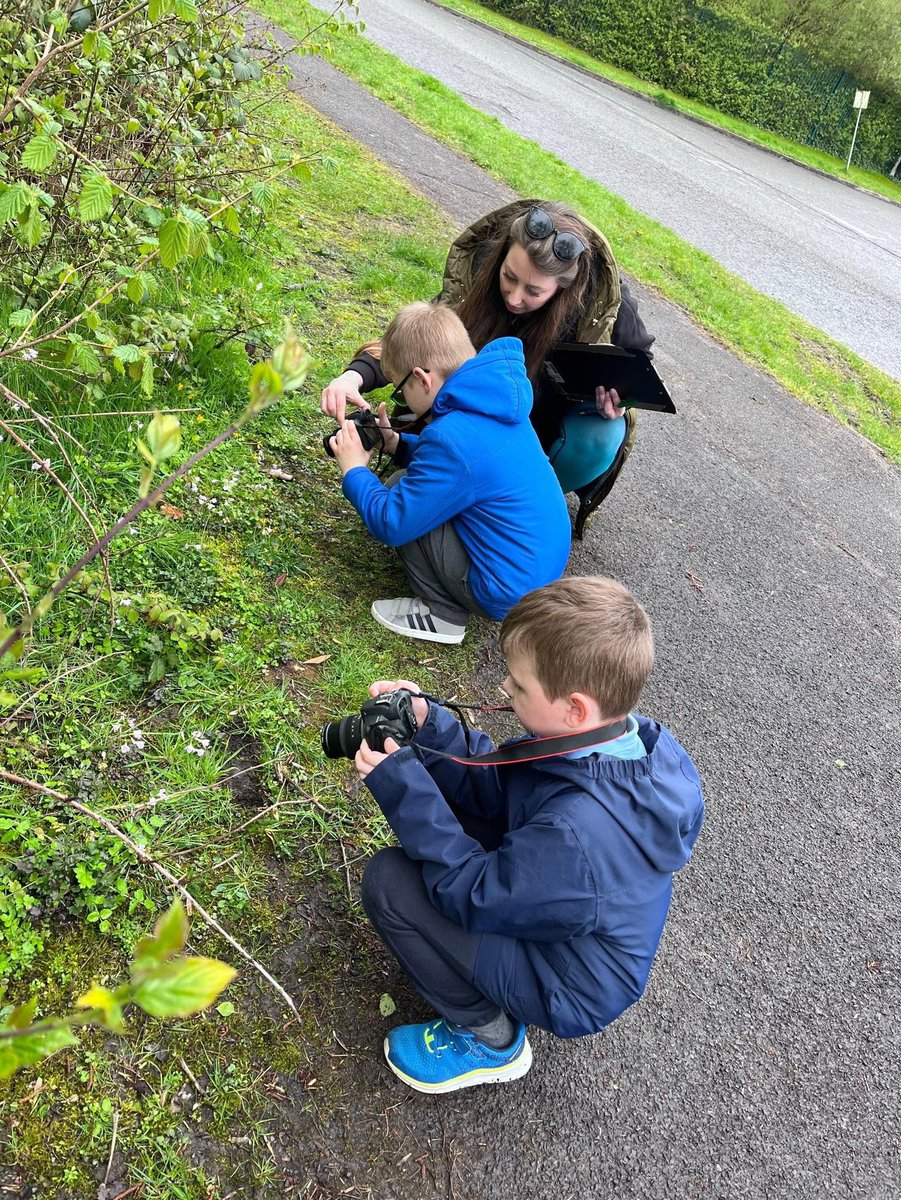 Pengeulanpri's tweet image. What a great afternoon for Dosbarth Owls! Working with professional photographers to capture our locality using Cannon cameras #pengeulanway #expressivearts #digitalskills