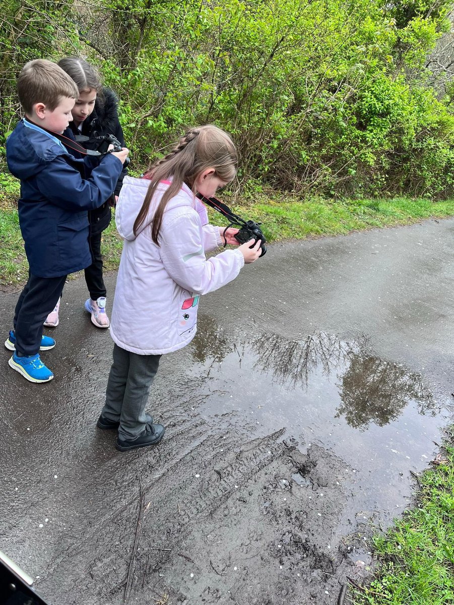 Pengeulanpri's tweet image. What a great afternoon for Dosbarth Owls! Working with professional photographers to capture our locality using Cannon cameras #pengeulanway #expressivearts #digitalskills