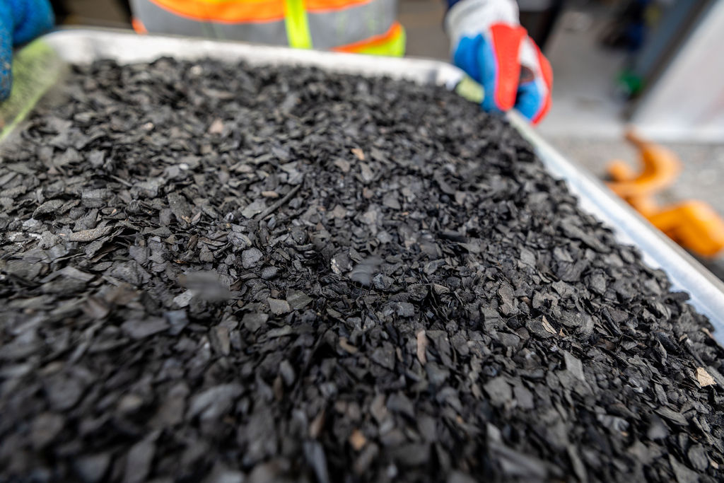 AMPSortation's tweet image. We're partnering with @Google to remove 200K tons of carbon by 2030. By diverting organic material from landfills &amp;amp; converting it into #biochar before it produces methane, our process both reduces near-term warming &amp;amp; locks carbon away for the long term.
wasterecyclingmag.ca/business-opera…