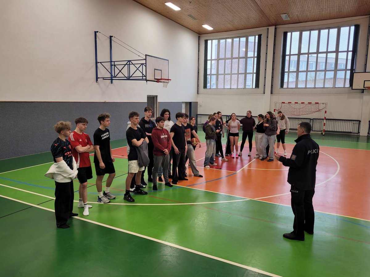 KolinSps's tweet photo. Třída 1. LC  (Lyceum – sport, bezpečnost, právo) si vyzkoušela fyzické testy Policie ČR 🚔
Nešlo jen o výkon, ale o překonání vlastních limitů.
#NejsmeJenŠkolaJsmeBudoucnost
#strojarinajejistabudoucnost
#spsko
#strojarnakolin https://t.co/4Zes3noolj