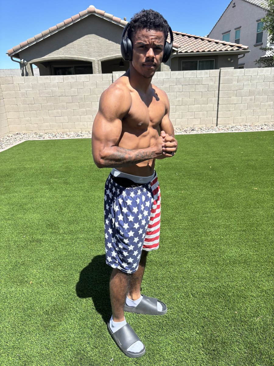 JulianStubble17's tweet image. Ready to go to war 🤞🏾6’0 185 solid. #tmc 
#riverside 🔸