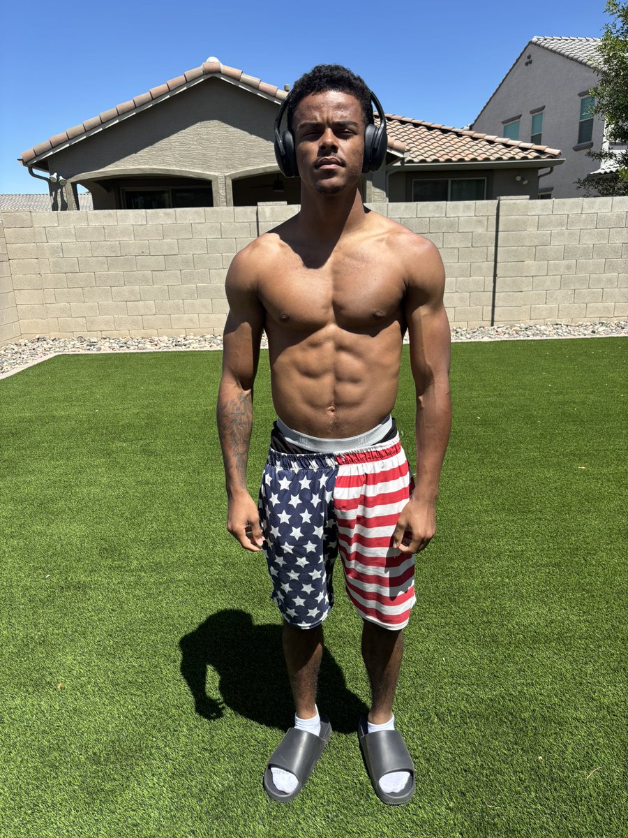 JulianStubble17's tweet image. Ready to go to war 🤞🏾6’0 185 solid. #tmc 
#riverside 🔸