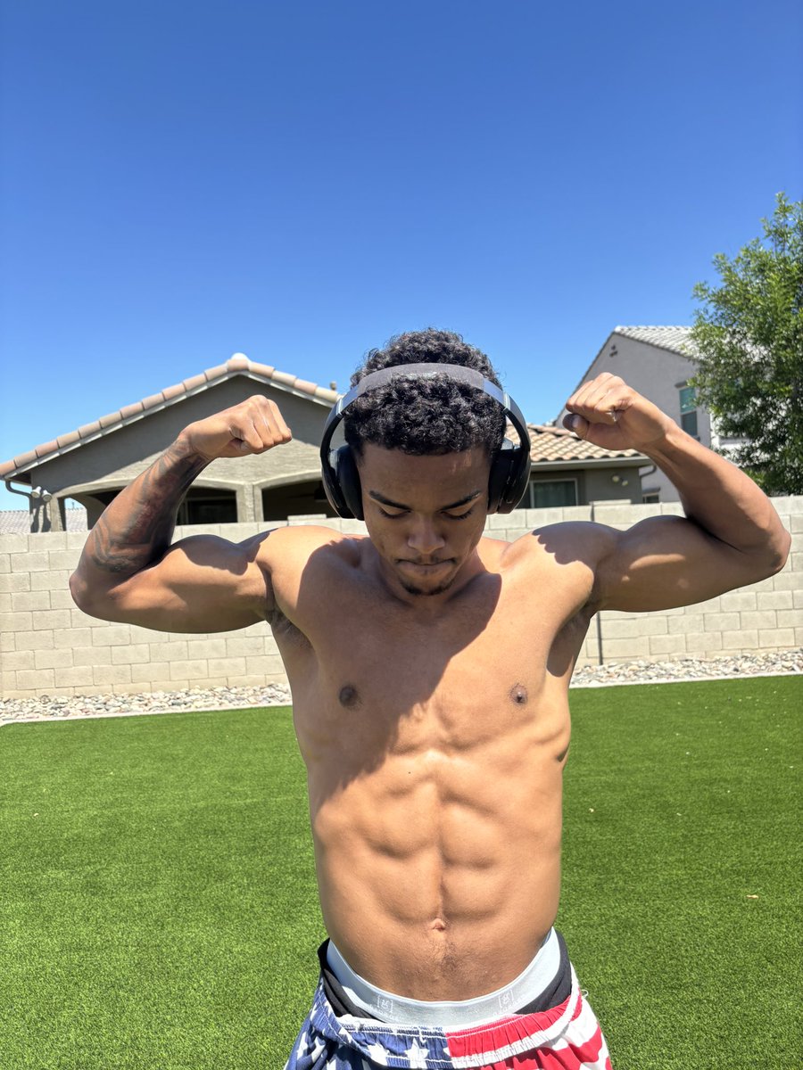 JulianStubble17's tweet image. Ready to go to war 🤞🏾6’0 185 solid. #tmc 
#riverside 🔸