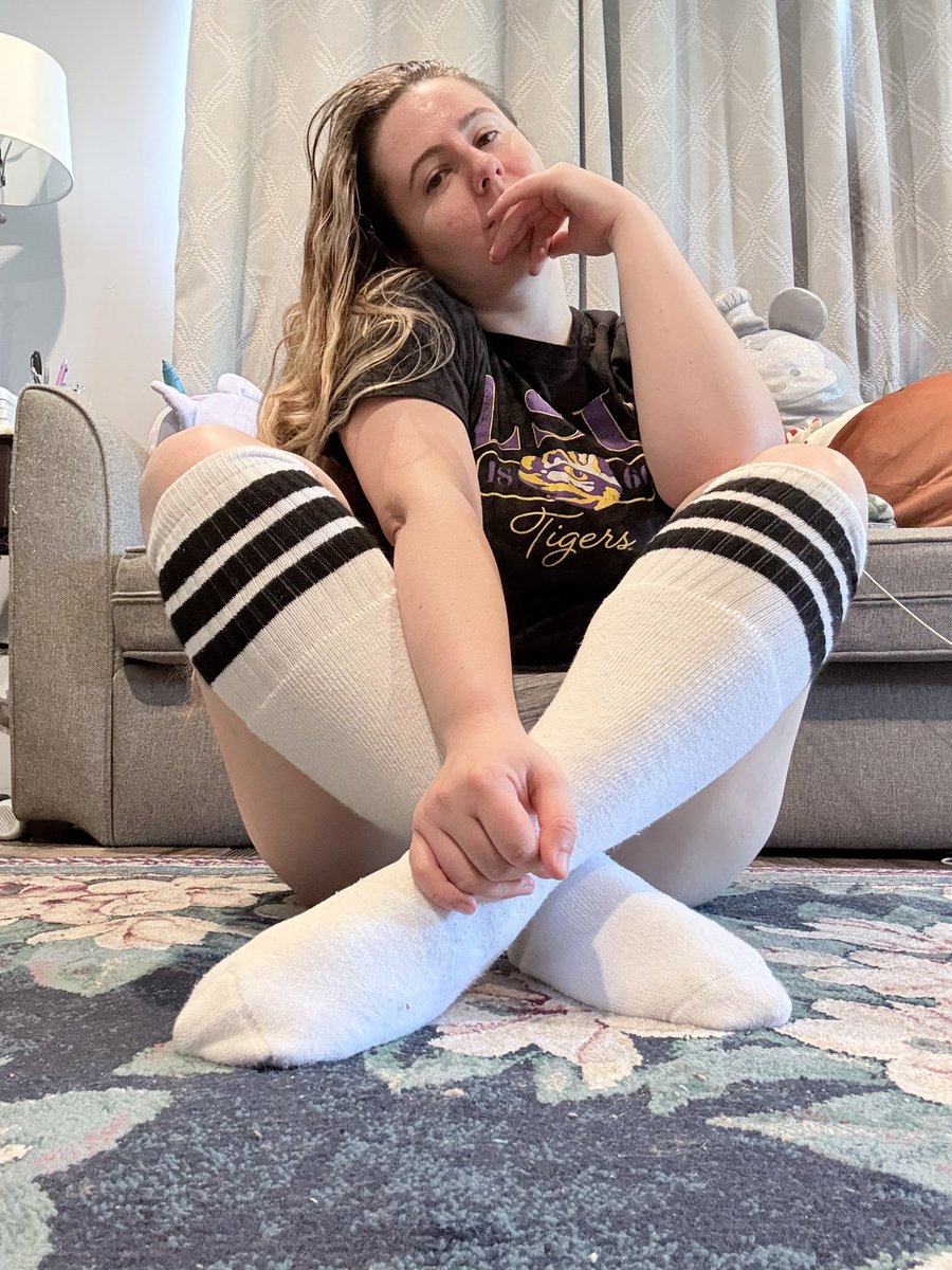 goddessoftheuggs tweet media