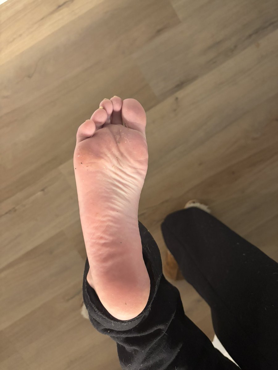 mommykendall's tweet photo. RT GAME FOR FEET FREAKS ��😍
1. LIKE THIS POST
2. RT THIS POST
3. FOLLOW ME 
4. COMMENT “DONE”
5. CHECK YOUR DMS ;) https://t.co/B3vCLRMpMQ