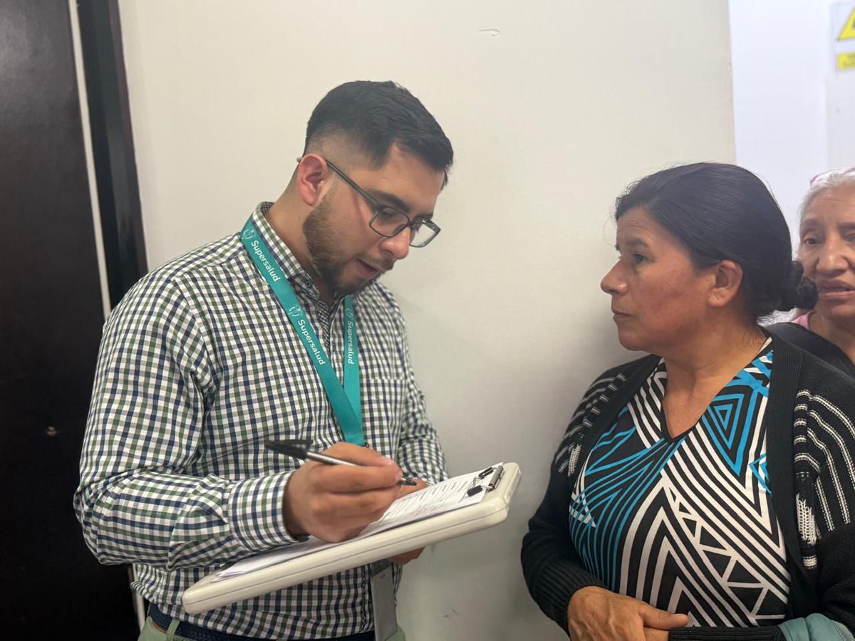 Supersalud's tweet photo. A esta hora, la Superintendencia Nacional de Salud, a través de la estrategia #Ángeles, realiza visita a dos sedes de droguerías de Audifarma S.A. en el sector de Restrepo, en Bogotá, verificando la atención a los usuarios, los tiempos de espera y la oportunidad en la prestación del servicio farmacéutico.
#SupersaludCercaDeTi