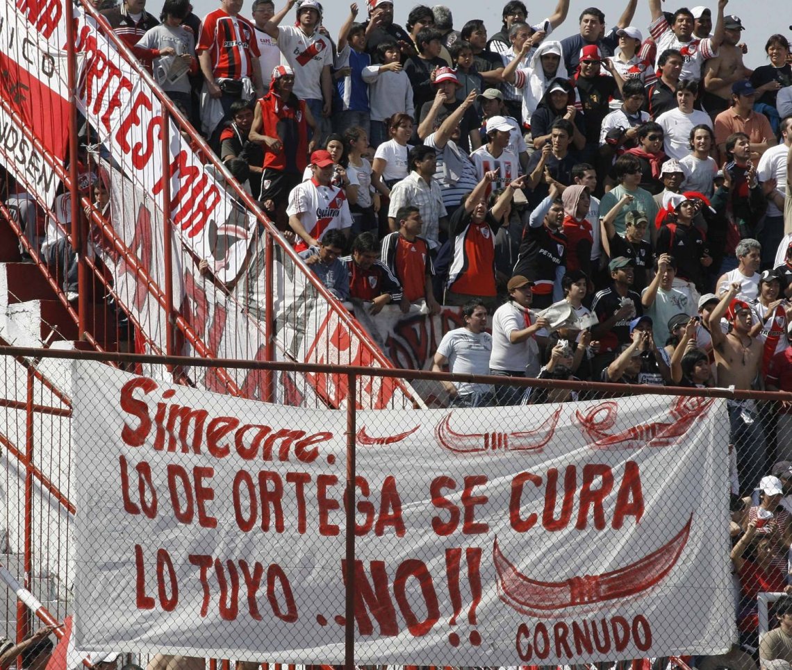 Al atlético de simeone le igualaron la serie de champions, así que es un buen momento para recordar LO CORNUDO QUE FUE.
Por más que pase de ronda y dejé afuera al Barcelona seguirá siendo el más corneta.

SIEMPRE DEL LADO DE ARIEL ARNALDO ORTEGA EN LA VIDA ❤️