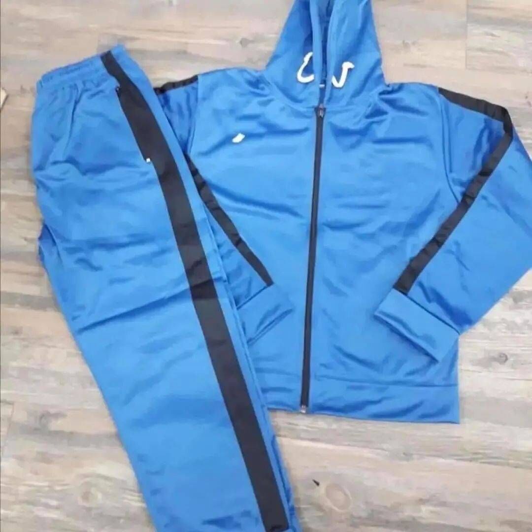 AkmalShahzad3's tweet photo. We are making lots of goods Team Uniforms, so on, With brand name and logos,
All customized services also available, Also, We can talk by
 whatsapp number: +92 3338701371 / https://t.co/VfQ2xVJJra https://t.co/CzqQiIquS3