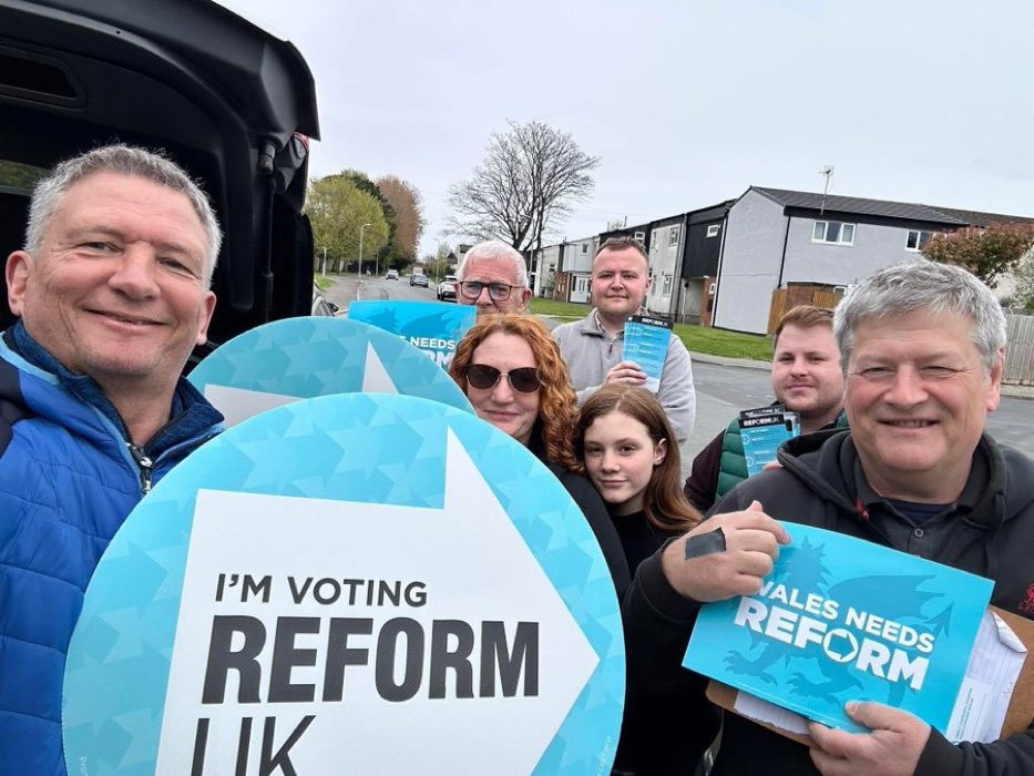 ReformDaily_'s tweet image. 🚪 Reform Vale of Glamorgan &amp;amp; Bridgend out in St Athan - another strong day on the doors

“We’re hearing it time &amp;amp; again - lifelong Labour voters feel let down &amp;amp; are now turning to Reform on May 7th”

Wales wants change

#ReformUK #Wales #LocalElections #TimeForReform