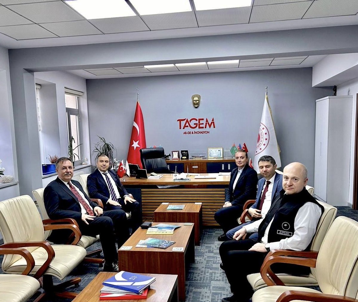 Tarım ve Orman Bakanlığı Strateji Geliştirme Başkanı Sayın Göktuğ Bağlı ve Bütçe Daire Başkanı Sayın Mehmet Yücel kurumumuza resmi bir ziyaret gerçekleştirmişlerdir.
Nazik teşrifleri ve kıymetli paylaşımları için kendilerine şükranlarımızı sunarız.
