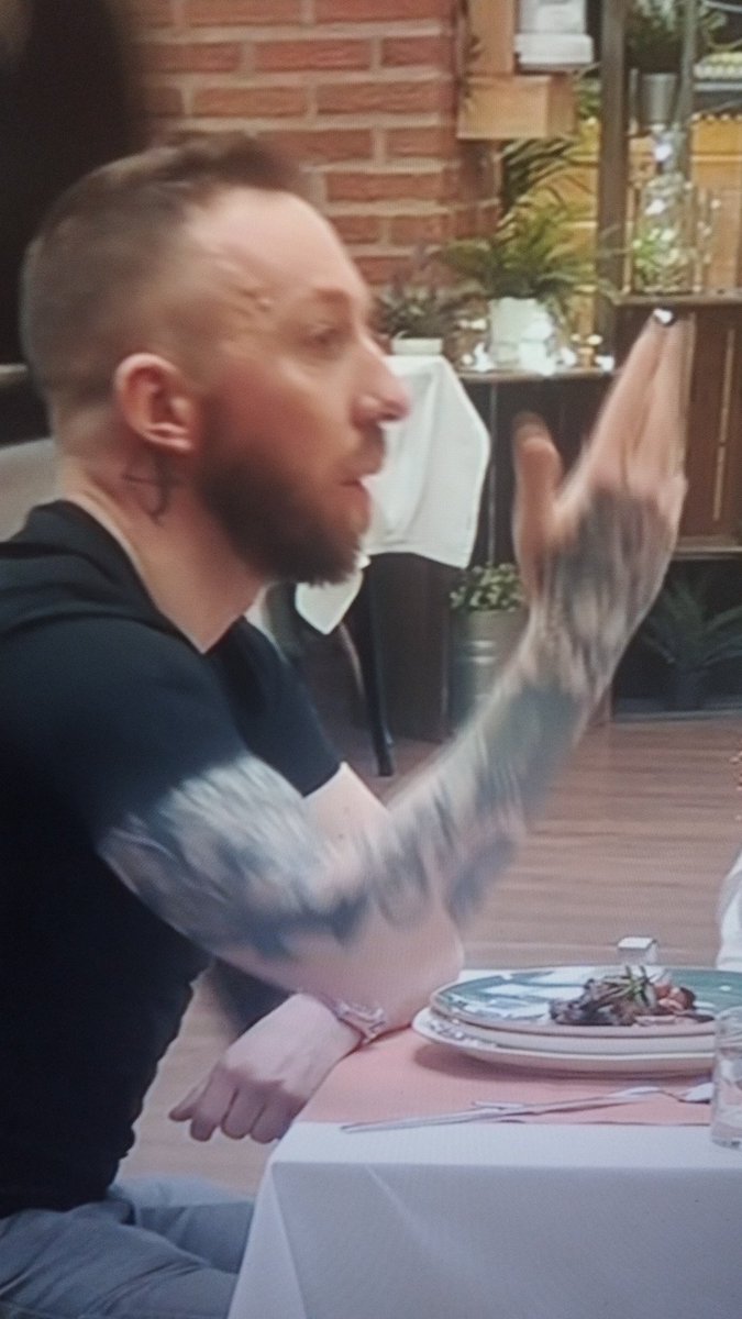 ChantillyRoyal's tweet photo. Mira que me pueden los pelirrojos pero este no tiene remedio...
#firstdates14a https://t.co/lD4OlcrhgP