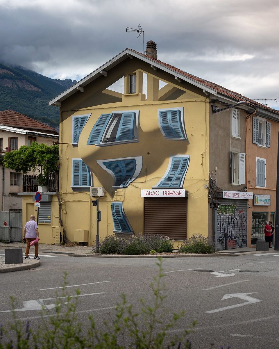 Domestika's tweet image. You will be amazed with the visual game that the urban artist @sshhozzy achieves through the transitions he makes from figurative to abstract.

#domestika #streetart #urbanart #streetarteverywhere