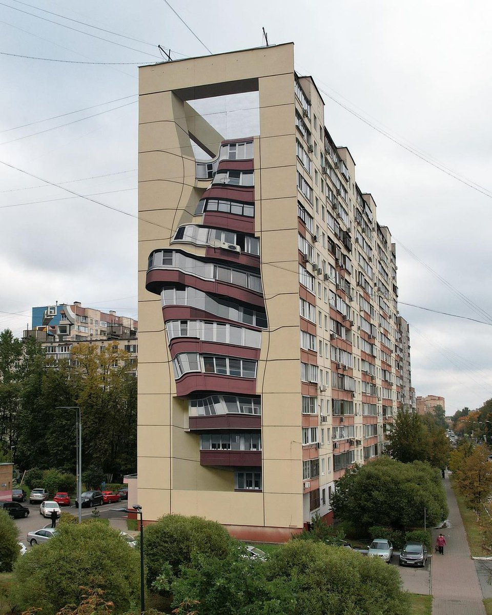 Domestika's tweet image. You will be amazed with the visual game that the urban artist @sshhozzy achieves through the transitions he makes from figurative to abstract.

#domestika #streetart #urbanart #streetarteverywhere