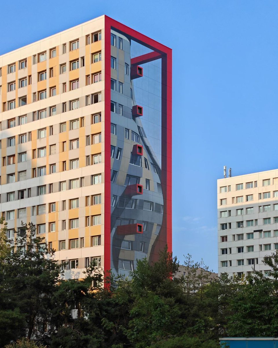 Domestika's tweet image. You will be amazed with the visual game that the urban artist @sshhozzy achieves through the transitions he makes from figurative to abstract.

#domestika #streetart #urbanart #streetarteverywhere