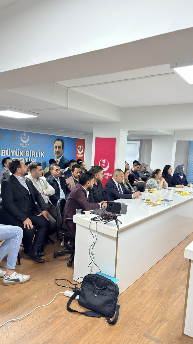 bbpdenizli's tweet photo. İl Başkanımız Selman Yeniçulha ve MKYK Üyemiz Aytekin Abaş başkanlığında; İlçe Başkanlarımız ile Yönetim Kurulu Üyelerimizin kıymetli katılımlarıyla İl İstişare Toplantımızı verimli bir şekilde gerçekleştirdik. https://t.co/EWUSDE0rdE