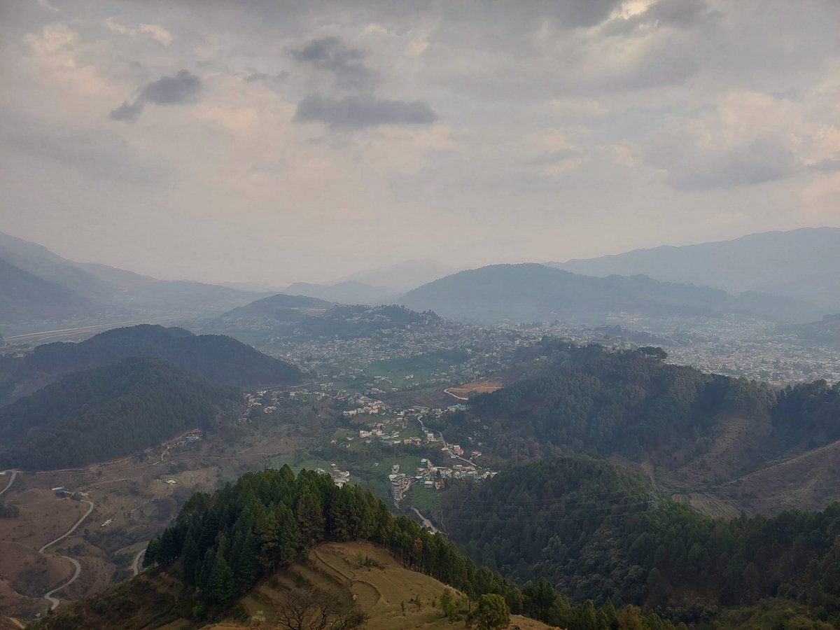 Its_NatureLover's tweet image. Looking down at the town. ❤️📸
#TopView #Valley #Photography #Foggy