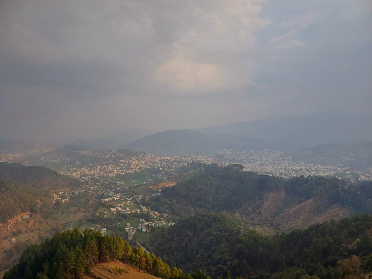 Its_NatureLover's tweet image. Looking down at the town. ❤️📸
#TopView #Valley #Photography #Foggy