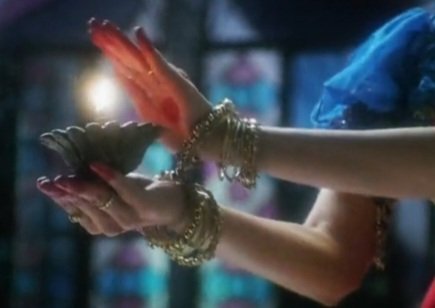 evidokiyah's tweet photo. devdas, 2002 | photos are mine :) | #aishwaryarai #shahrukhkhan #bollywood #devdas https://t.co/9eDPF5ubLD