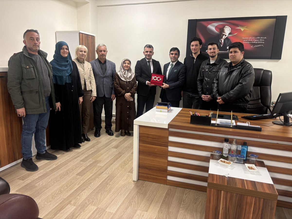 📍 2 Nolu Sakarya Muhasebe Müdürlüğü

2 Nolu Sakarya Muhasebe İl Müdürümüz Hasan Yıldırım’ı;
İlçe Kadın Kolları Başkanımız Hatice Genç, İlçe Yöneticilerimiz Sami Memiş, Melek Yörükoğlu, Selçuk İnce, İlçe Kadın Kolları Yöneticimiz Gönül Kurtuluş ve İlçe Gençlik Kolları