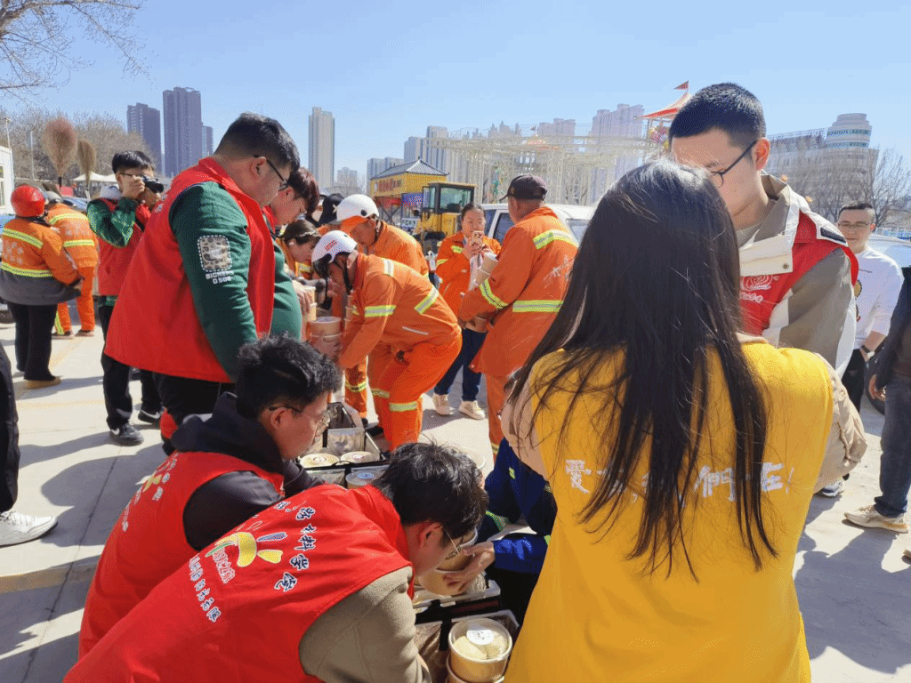 DenuPrt's tweet image. Spent the weekend packing 120 meal boxes for low-income families! Grateful to team up with local volunteers—small acts, big smiles, huge impact.  #VolunteerLife #CommunityLove #MakeADifference