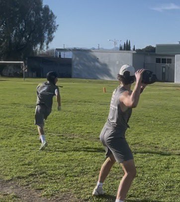 614CoachK's tweet image. QBs: Want to improve your mechanics, footwork, &amp;amp; confidence?

Week 2 of our Elite QB Camp is HERE.

✔️ All levels
✔️ Ages 5+
✔️ Competitive + Fun

🌰 Bring a friend → Earn a Buckeye

📍 Royal HS
📅 April 17

Let’s work.

#Quarterback  #SimiValley
@JakariBacot @BennettjDome