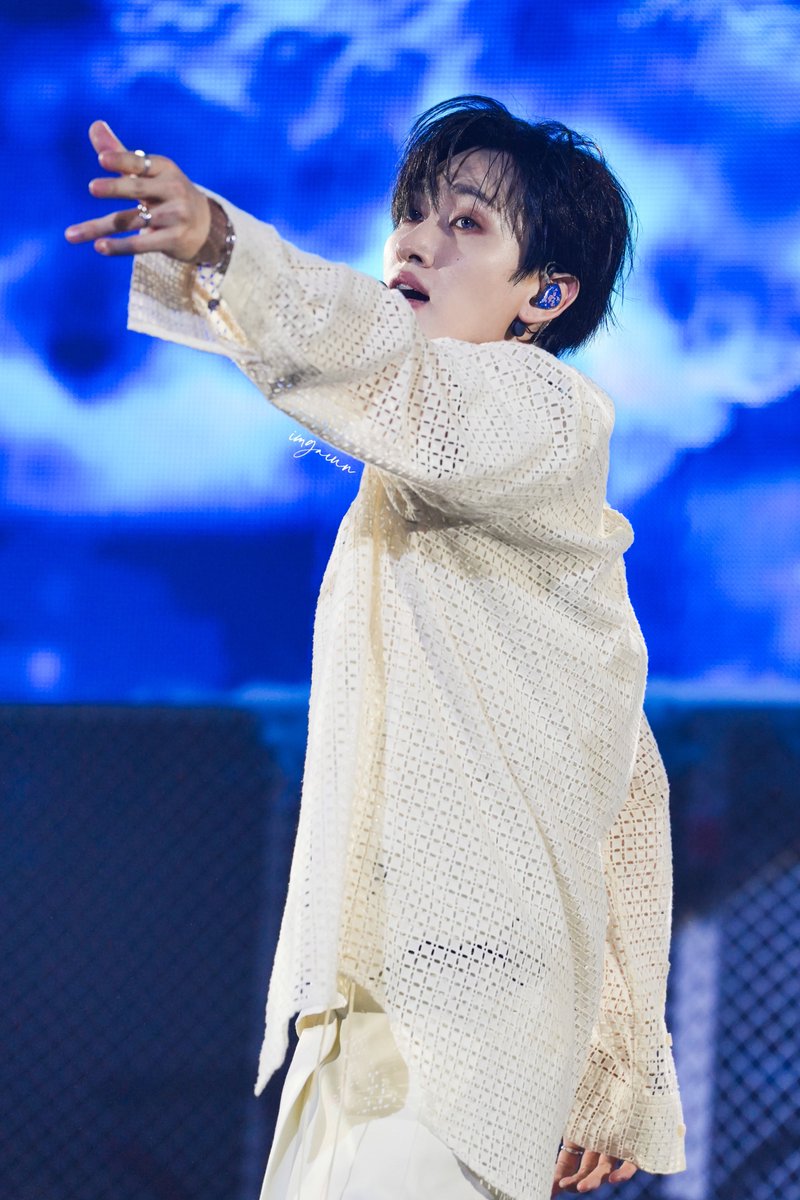imgaeun99's tweet photo. Don’t wanna let you go 🌙 

260329 be: WARE OF THE RABBIT in SEOUL DAY2

#은혁 #EUNHYUK
#슈퍼주니어
@AllRiseSilver https://t.co/gesCcAxXsZ