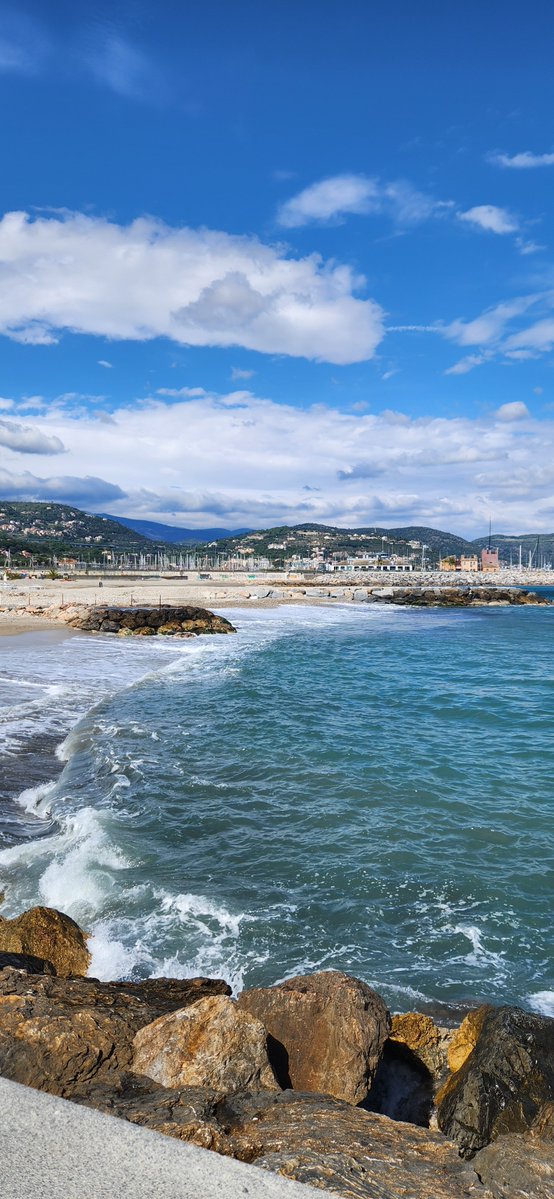 3 Cappuccino.   3.60 euro.    Italië.