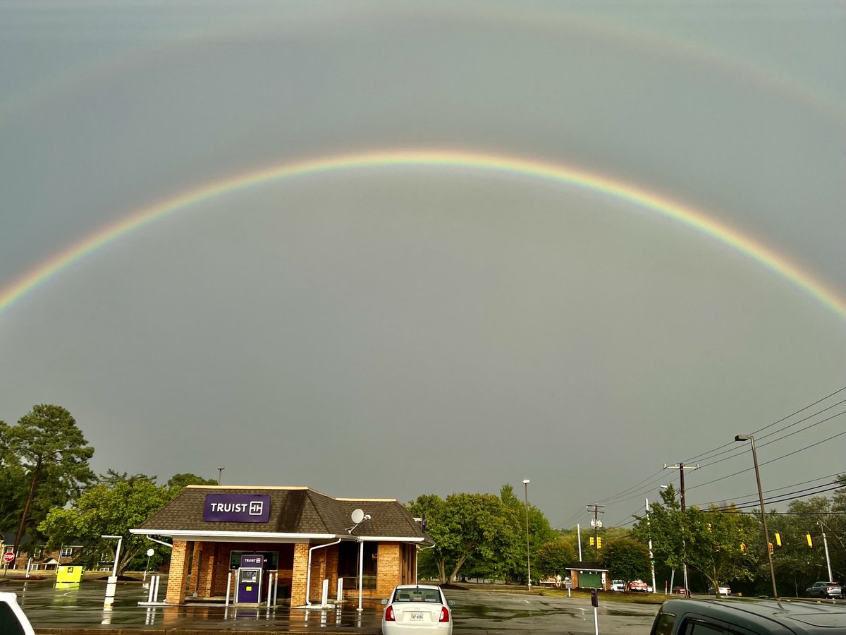 drinlow's tweet photo. @Truist got to the pots of gold before I did. Darn! Oh well, maybe next time. 💵💵💵💵💵💵 https://t.co/JTHa8LpgZT