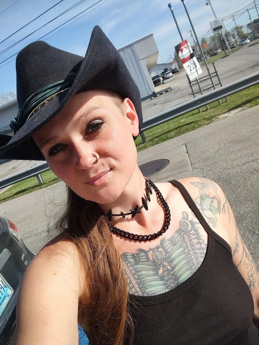 QueenFrostBiten's tweet photo. Wanna be My shotgun rider?? https://t.co/RF58bwA04h