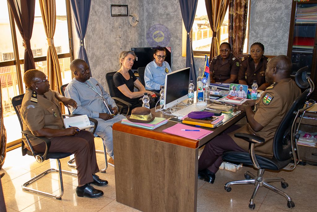 EUAM_RCA's tweet photo. Head of Mission visit to PK26: EUAM RCA strengthens security, revenue collection & anti-corruption on Corridor 6, linking Douala (Cameroon) to Bangui and beyond.
Technical support to Customs: safer flows, protected public revenue.
#EUAMRCA #Corridor6 https://t.co/WYSACLQDUv