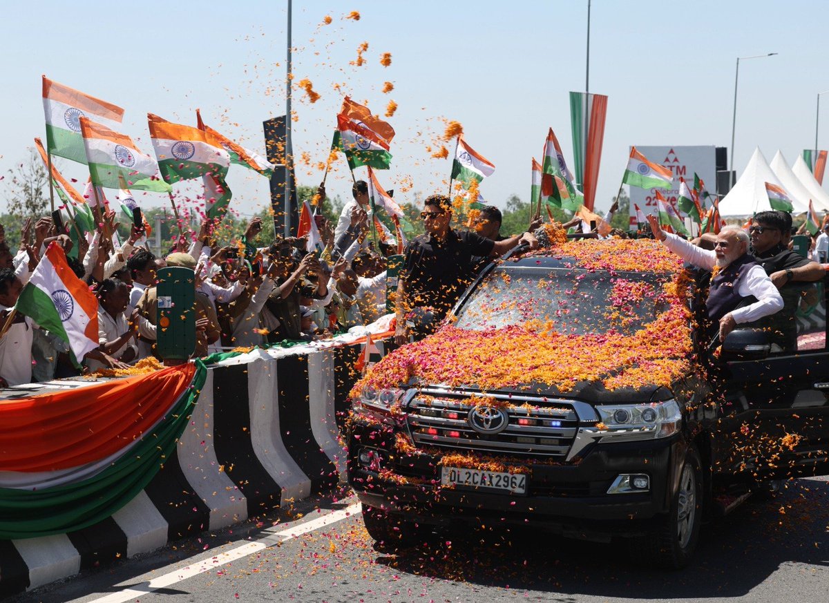 Narendra Modi tweet media