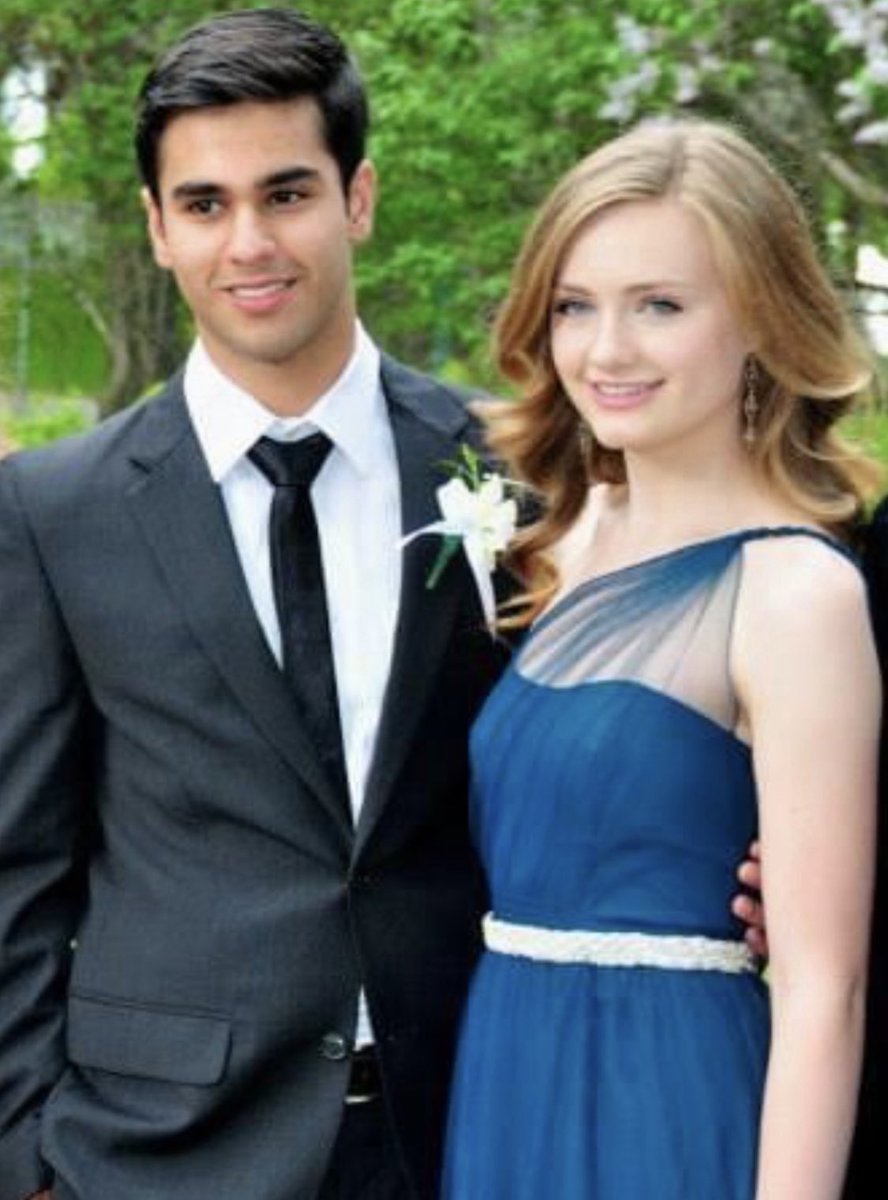 WahajTheEmperor's tweet image. A thread of Not all men but always men. Except Wahaj
Serial Daters Ahad and Ameer Gilani. Their streak started from naive gori girls to naive Pak actrsses.