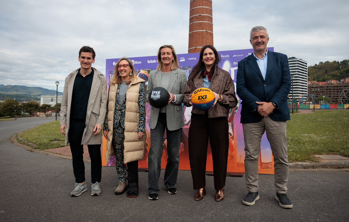 BsrEspana's tweet image. 🏀🏀🏀
¡¡¡Gran noticia!!!

El Campeonato de 🇪🇸 de #BSR 3x3 se celebrará en el Bilbao Jokoan, el torneo que organiza @bilbaobasket 

📌 Parque de Etxebarria de Bilbao
🗓 12-15 junio

Enrique Álvarez, presidente de la @FEDEDDF, estuvo en la presentación 
#3x3 #basket #baloncesto