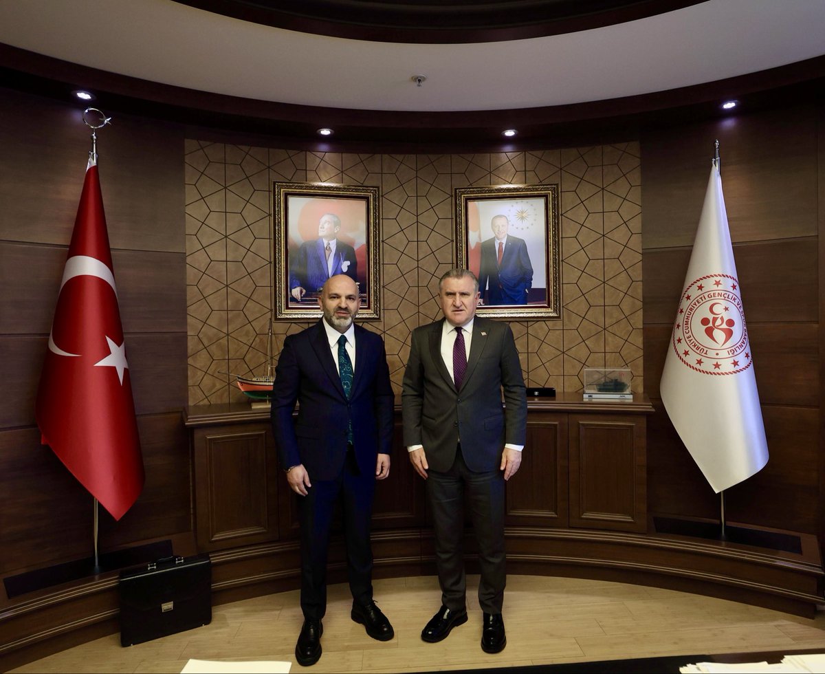 Kapısını umutla açtığımız, içinde kendimiz olduğumuz yer <a href="/gencliksporbak/">Gençlik ve Spor Bakanlığı 🇹🇷</a>

İlettiğimiz konulara ilişkin göstermiş oldukları destek ve yapıcı yaklaşımları için Sayın Bakanımız <a href="/OA_BAK/">Dr. Osman Aşkın Bak</a>’a çok teşekkür ediyorum.

#Medya #RTÜK #Gençlik #Spor
