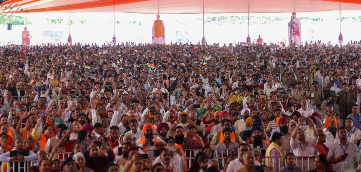 Narendra Modi tweet media