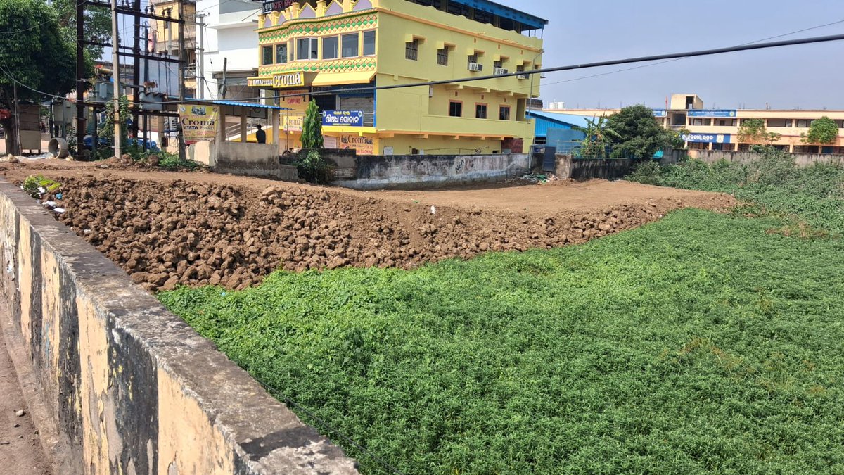 ରାଜସ୍ବମନ୍ତ୍ରୀ ଙ୍କ ସରକାରୀ ଜମିରୁ ଉଚ୍ଛେଦ ନେଇ ଚେତାବନୀ ଏବେ ଶିଥିଳ ହୋଇଛି କାହିଁକି? ଭଦ୍ରକରେ ଅନେକ ପ୍ରଭାବଶାଳୀ ସରକାରୀ ଡ୍ରେନ ଅବରୋଧ କରି ଘର କରୁଛନ୍ତି ?
<a href="/sureshkpujari/">Suresh Pujari</a> 
<a href="/rdmodisha/">Revenue & DM Department, Government of Odisha</a> 
<a href="/DM_Bhadrak/">District Administration,Bhadrak</a> 
<a href="/TahasildarBhad1/">Tahasildar-Bhadrak</a> 
<a href="/eobdkmunicipal/">Bhadrak Municipality</a>