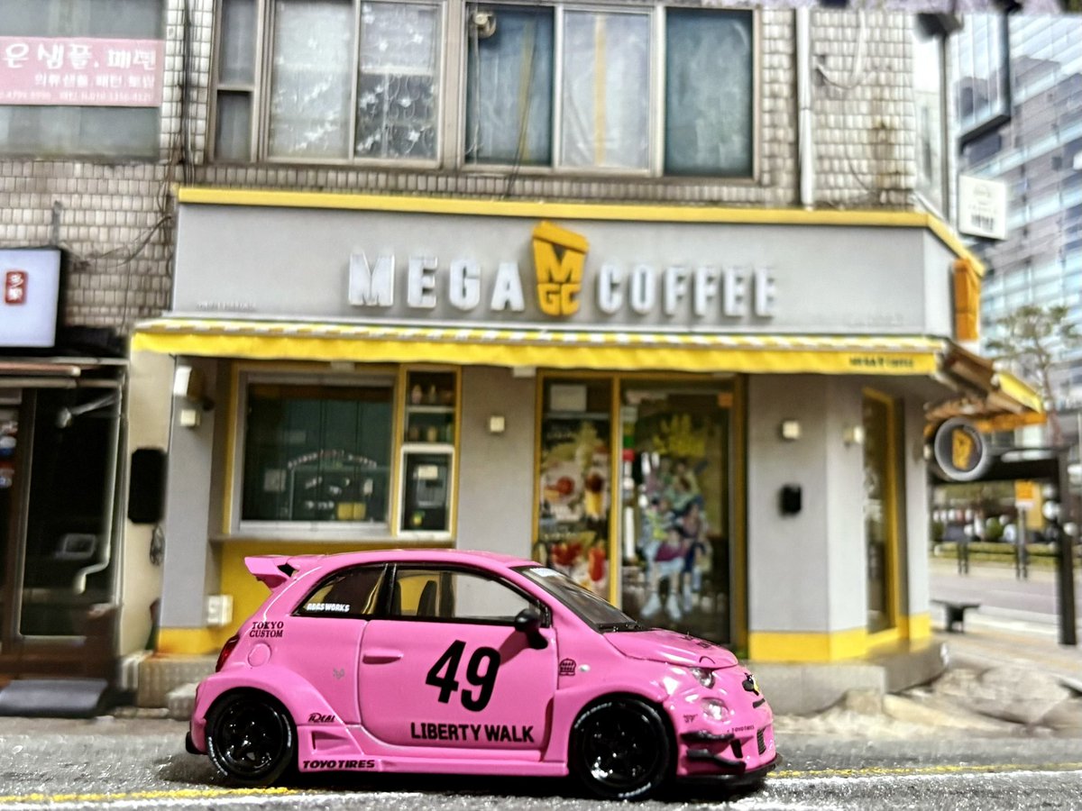 no16_industry's tweet image. MINI GT アバルト 595 LB-WORKS x Abas Works
ソウル MEGA COFFEE 前にて
#minigt #megacoffee #韓国 #ソウル