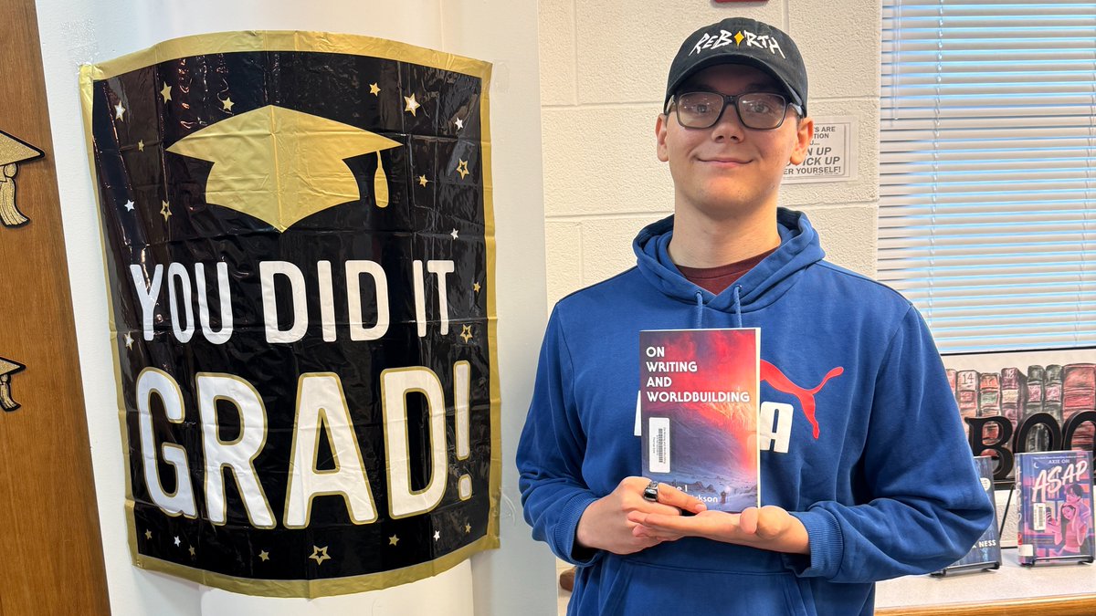 TDHSReads's tweet photo. It’s time for the Library Graduation Book Donation Party! 17 seniors donated, helping us add 28 new books—each with a personalized bookplate. Grateful for our amazing Thomas Dale community!
#TDHSReadsEverywhere #ccpslibraries #IgKnightthelight @GoTDKnights  @ajmclaurin4 https://t.co/5U3J7VpTaj