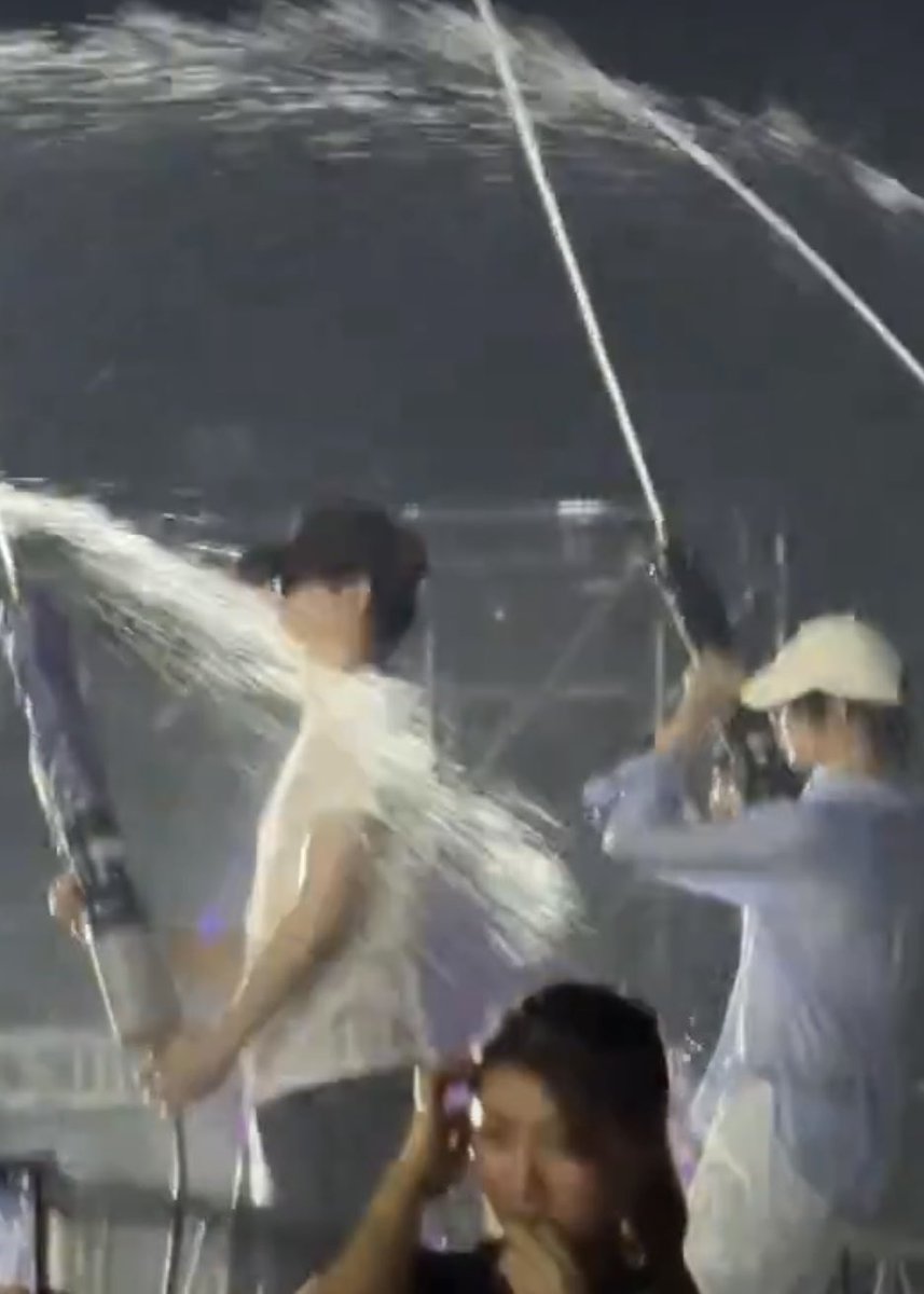 ♡ 뱀뱀 tweet media