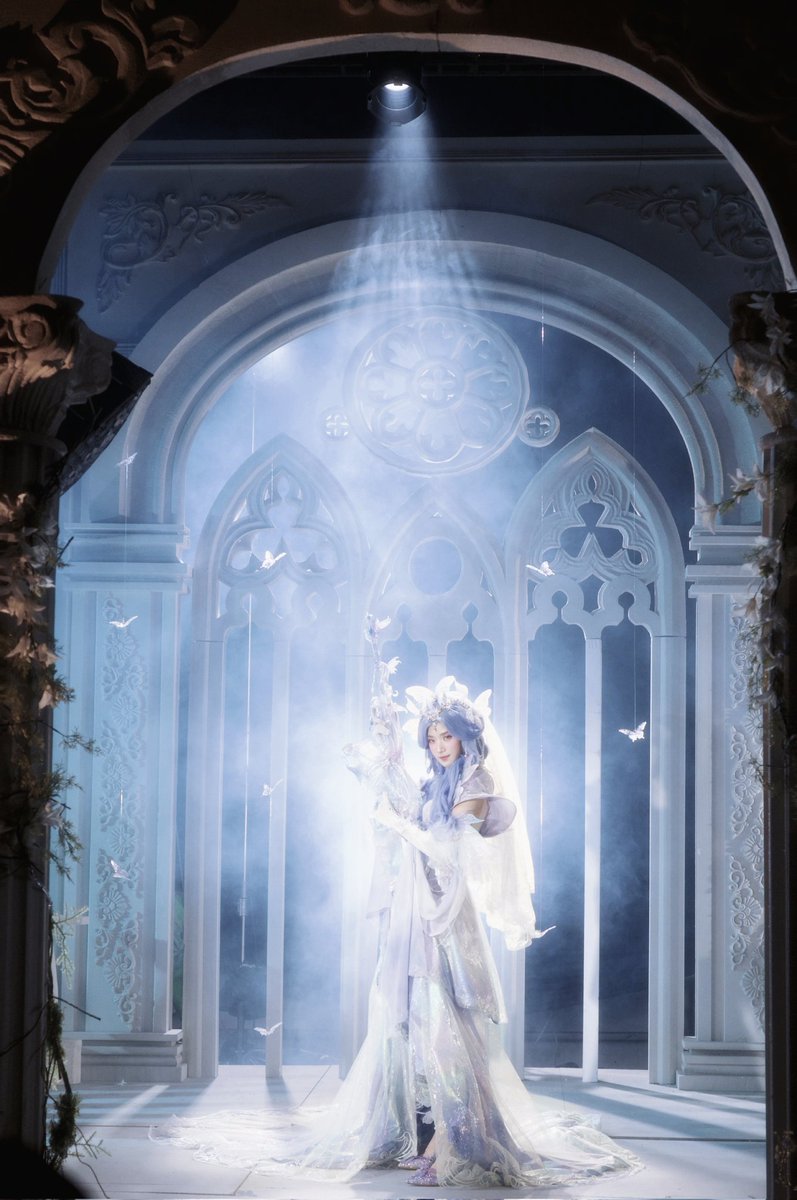 𝖦𝖺𝗓𝗂𝗇𝗀 𝗂𝗇𝗍𝗈 𝖺 𝖽𝗂𝖿𝖿𝖾𝗋𝖾𝗇𝗍 𝗋𝖾𝖺𝗅𝗆. 𝖲𝗈𝗆𝖾 𝗌𝗍𝗈𝗋𝗂𝖾𝗌 𝖺𝗋𝖾 𝗐𝗋𝗂𝗍𝗍𝖾𝗇 𝗂𝗇 𝗍𝗁𝖾 𝗌𝗍𝖺𝗋𝗌, 𝗈𝗍𝗁𝖾𝗋𝗌 𝖺𝗋𝖾 𝗁𝗂𝖽𝖽𝖾𝗇 𝗂𝗇 𝗍𝗁𝖾 𝗁𝖺𝗓𝖾.