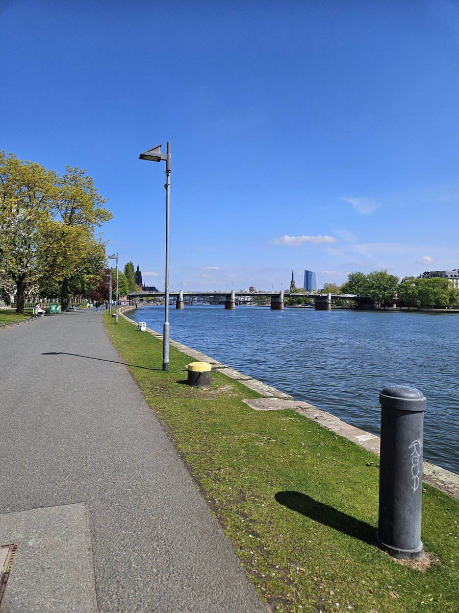 Took a walk during my lunch break today 🥹🥹