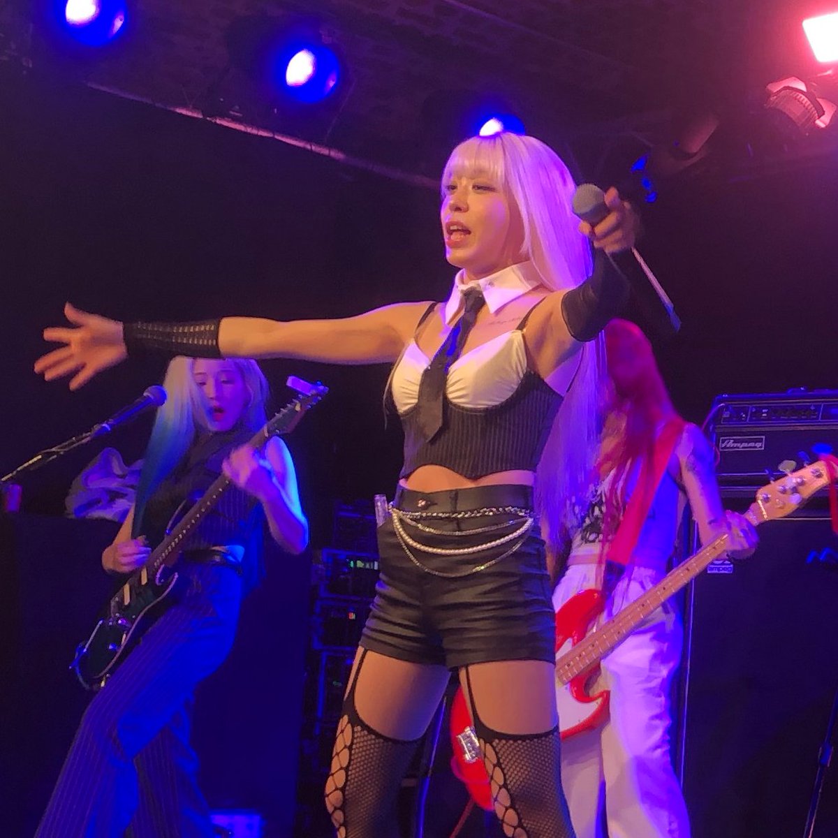 andyandorian's tweet image. Rock Goddess Jayoung(자영)

#rollingquartz #Jayoung #Singer #music #rock #kpop #korean #stunning #concert #cologne #live #asian #photo #photography
