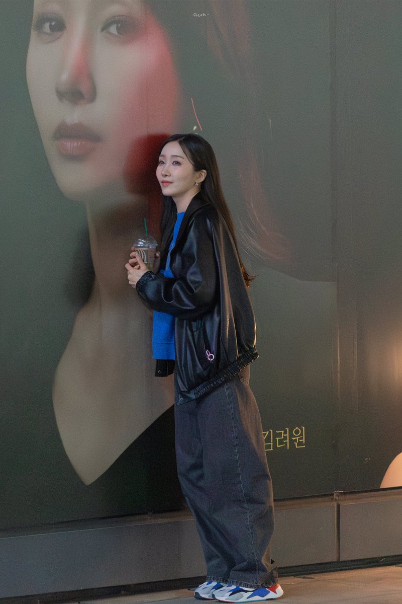 260414 연극 더와스프 #김려원 퇴근길

려헤더 안녕🥺

#포카리샷