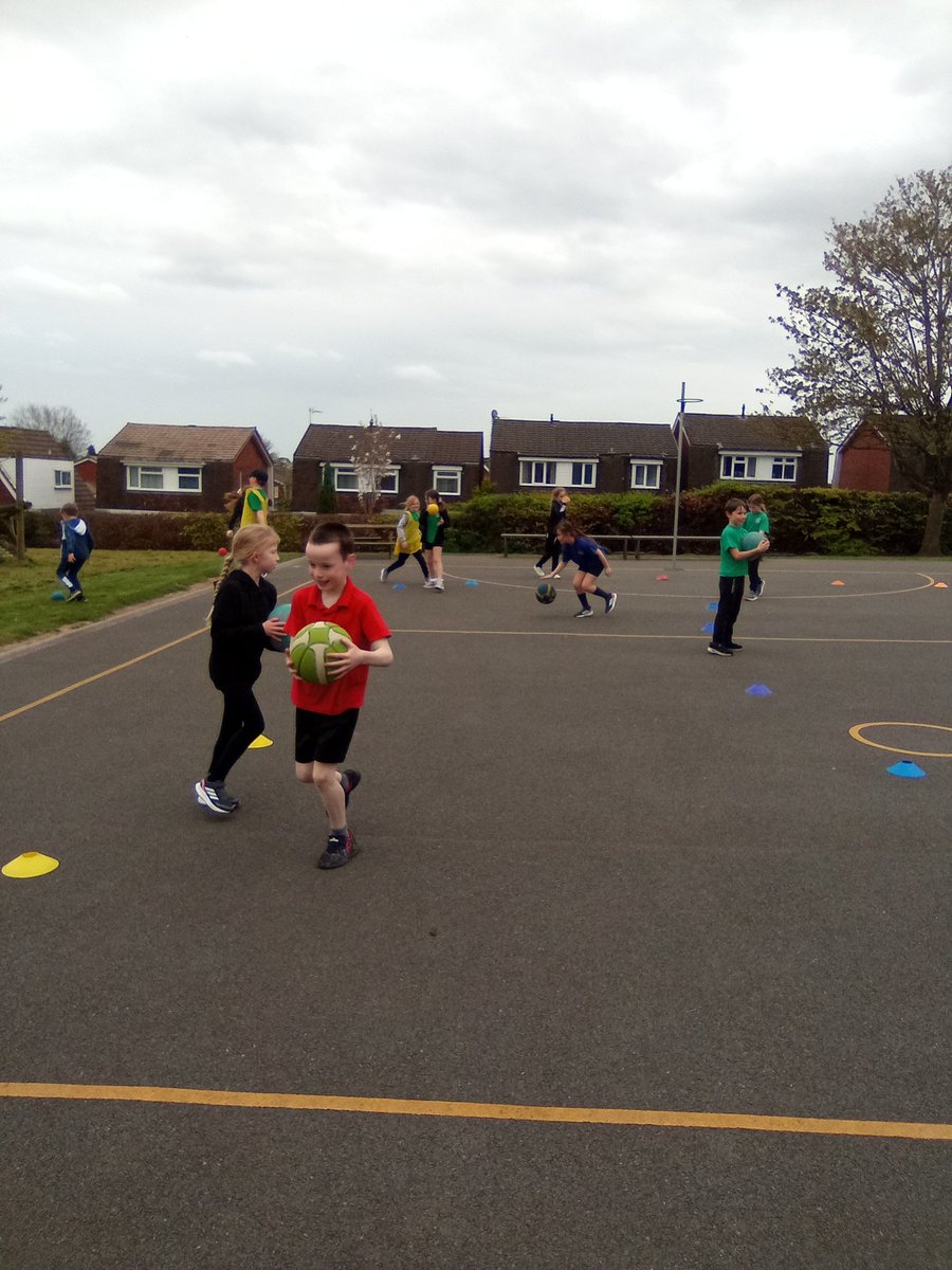Class4Highpri's tweet photo. #HighfieldsPE Lots of fun was had in our first lesson on our new topic of watch, aim, strike. https://t.co/cjyZPv17x1