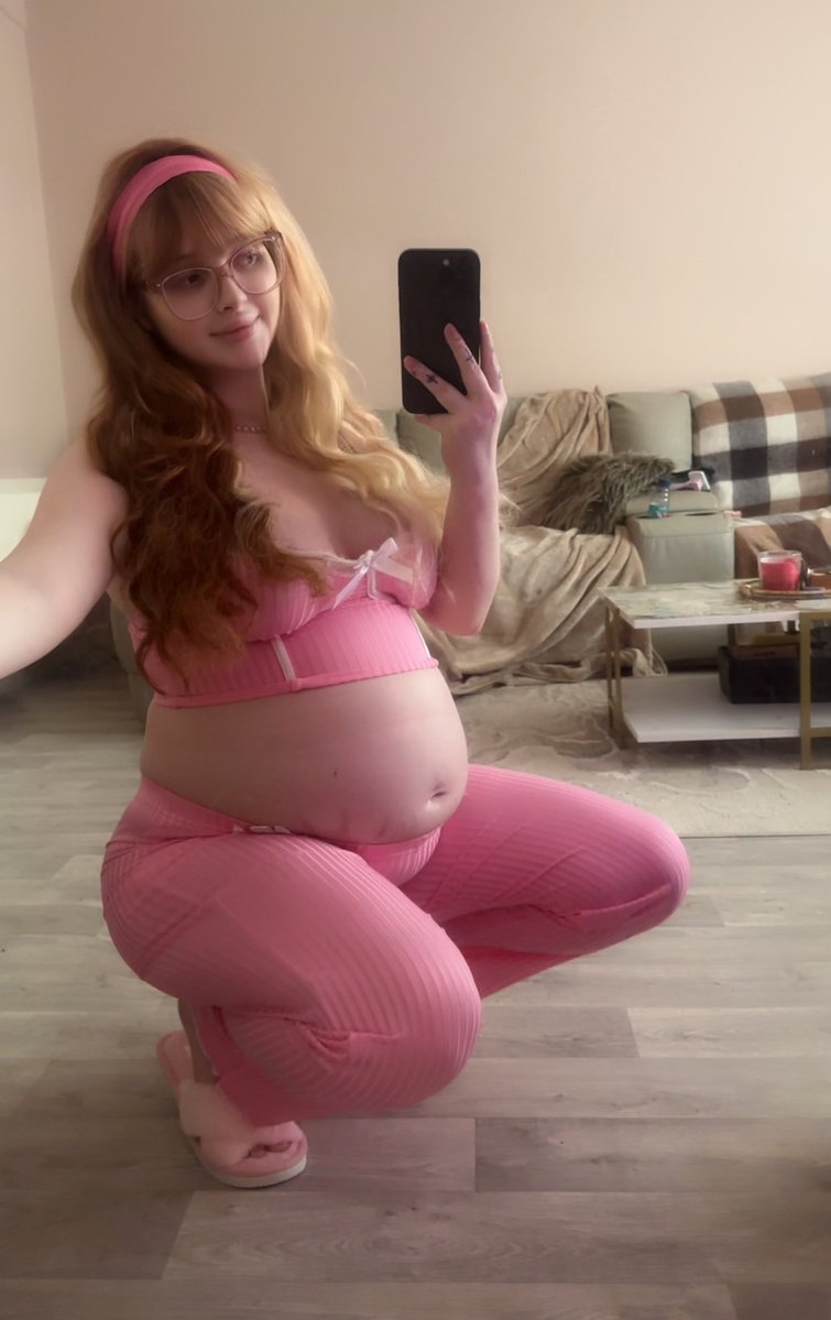 AngelBratzbabyx's tweet image. Another new pyjama set 💕 I’d buy a bigger size but I know I won’t be in it for long 😅 #pregnancy #pregnant