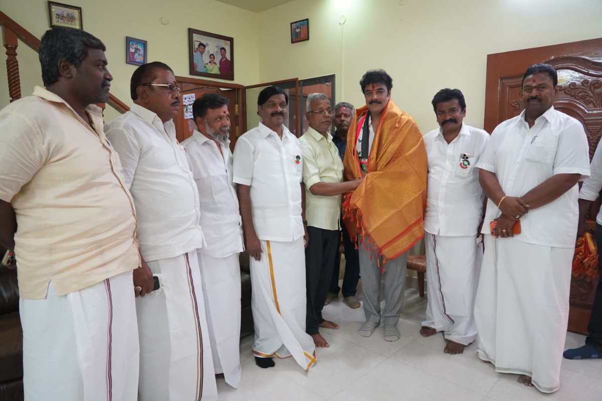 மதுரையில் உள்ள மங்கையர்க்கரசி பள்ளிகள் மற்றும் கல்லூரி நிறுவனத்தின் நிர்வாக இயக்குனர் இல்லத்திற்கு சென்று குடும்பத்தாரை சந்தித்த தருணம்.
#Vote4SundarC
#Sundarc4MaduraiCentral
#UngalVeetuPillaiSundarC
#Aiadmk
<a href="/AIADMKOfficial/">AIADMK - SayYesToWomenSafety&AIADMK</a>