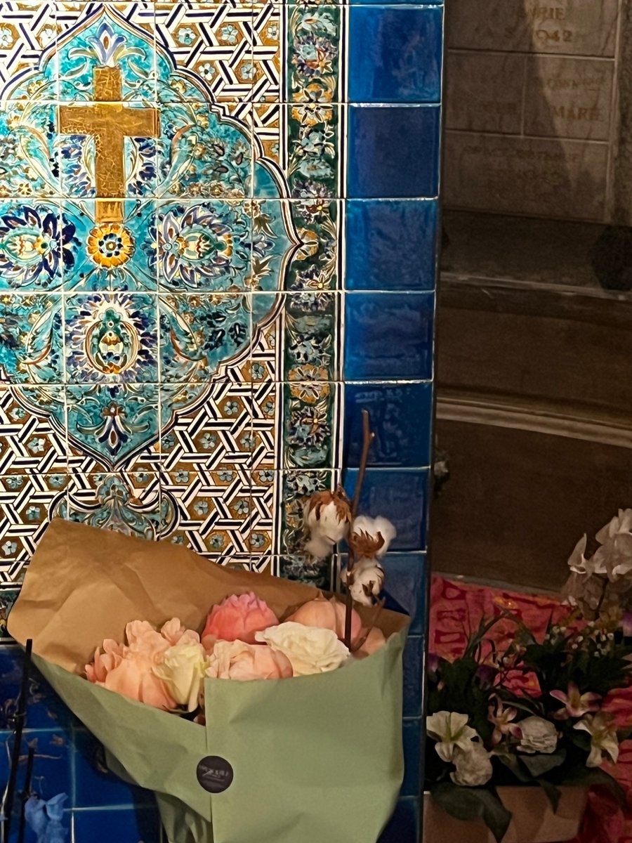 pas vrmt sure du choix des fleurs pour notre dame d'afrique mais bon