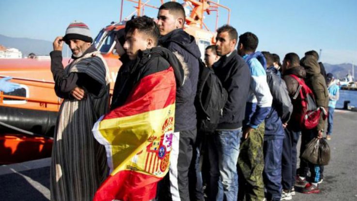 Choque institucional por la regularización de inmigrantes: el Gobierno aprueba el decreto y Aragón anuncia medidas legales - ecodezaragoza.tv/choque-institu…