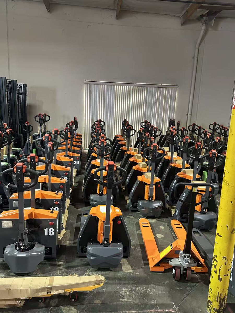 GNTLifts's tweet image. One size doesn’t fit all.

We stock straddle stackers + electric pallet jacks in multiple capacities &amp;amp; lift heights — ready for ANY operation.

More options = more deals closed.

📞 909-203-6684
🌐 gntlifts.com

#MaterialHandling #Forklifts #Warehouse #Logistics