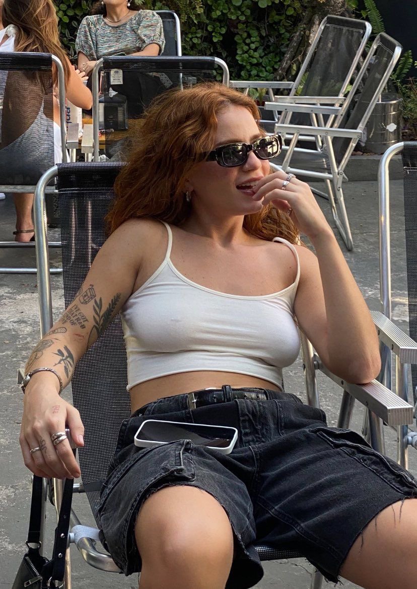 lésbica da baixa VAI VER A CAROL BIAZIN 2X tweet media